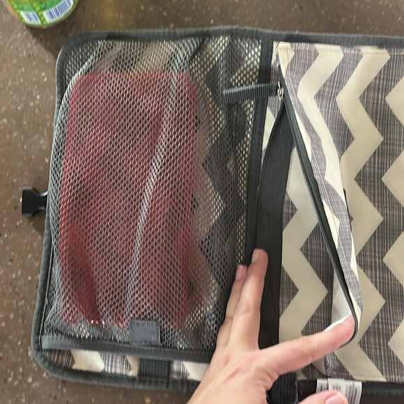 Skip hop diaper changing on the go. With wipe container - Picture 5 of 6